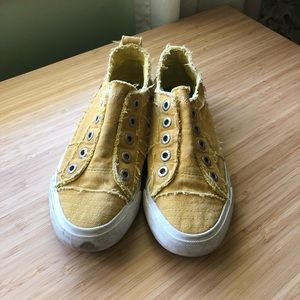 Blowfish Malibu slip on canvas sneakers size 8